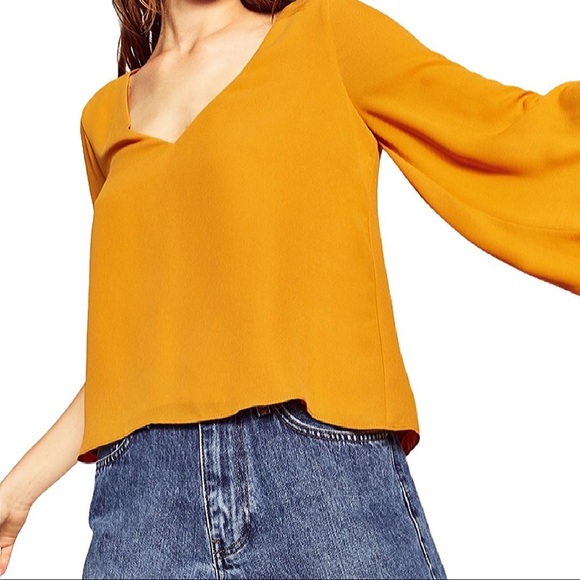 ZARA | Bell Sleeve Flowy Blouse Top - Picture 3 of 5